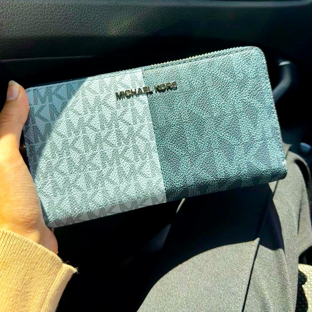 BRAND NEW MICHAEL KORS BLUE WALLET W TAGS